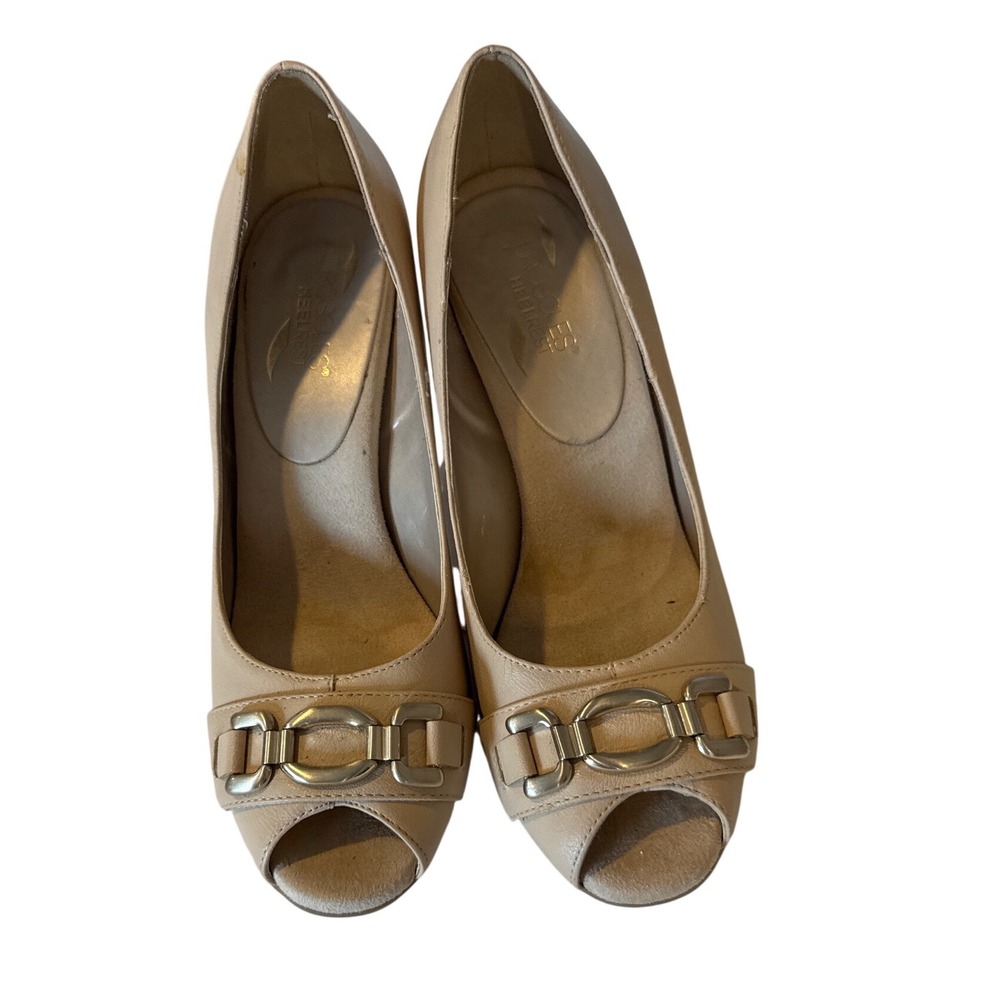 Aerosoles Heelrest Woman's Size 9 Beige Peep Toe Pumps Silver Chain Buckle Heels